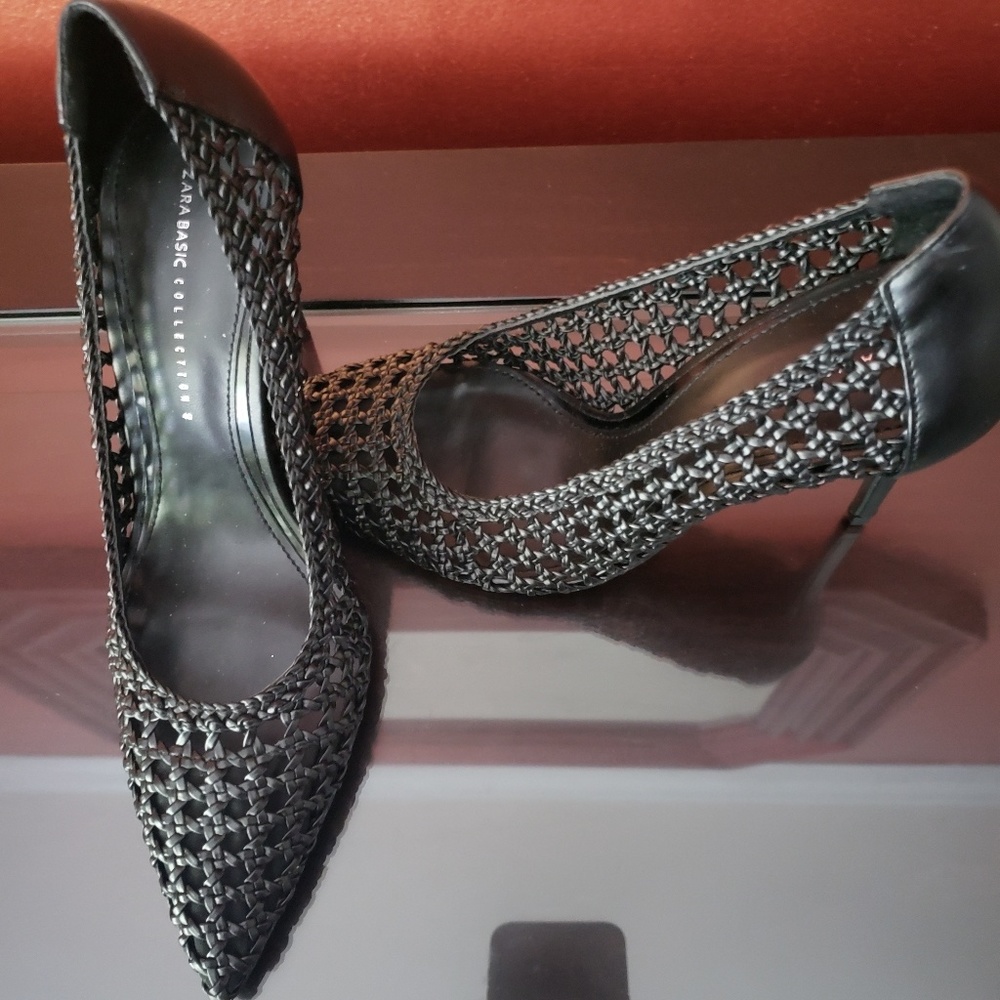 Pumps - Picture 2 of 4